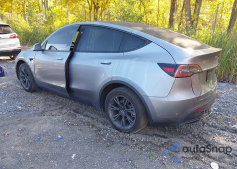 2025 Tesla Model Y Long Range Dual Motor All-Wheel Drive from USA, damaged, VIN 7SAYGAEE1SF221655